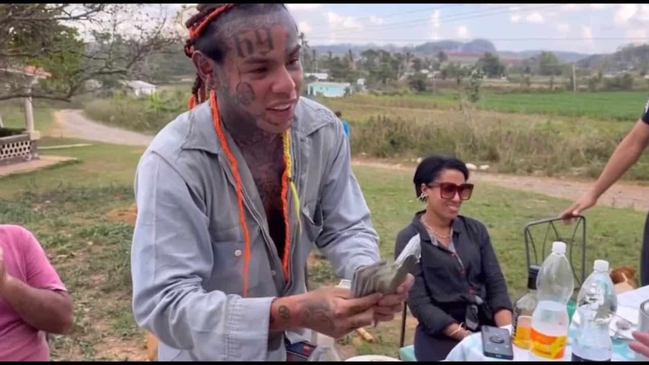 tekashi 6ix9ine dona miles de dolares a familias necesitadas las redes sociales exigen mas ayuda